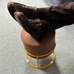 بوف بتصميم دائري و قاعدة معدنية ذهبية - 11