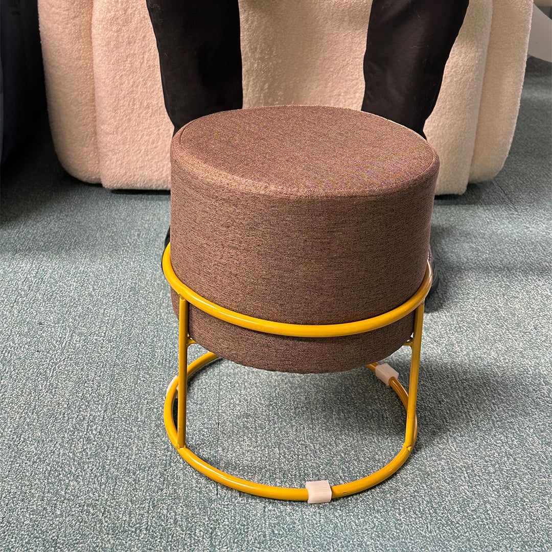 بوف بتصميم دائري و قاعدة معدنية ذهبية - 1