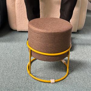 بوف بتصميم دائري و قاعدة معدنية ذهبية - 2