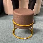 بوف بتصميم دائري و قاعدة معدنية ذهبية - 1