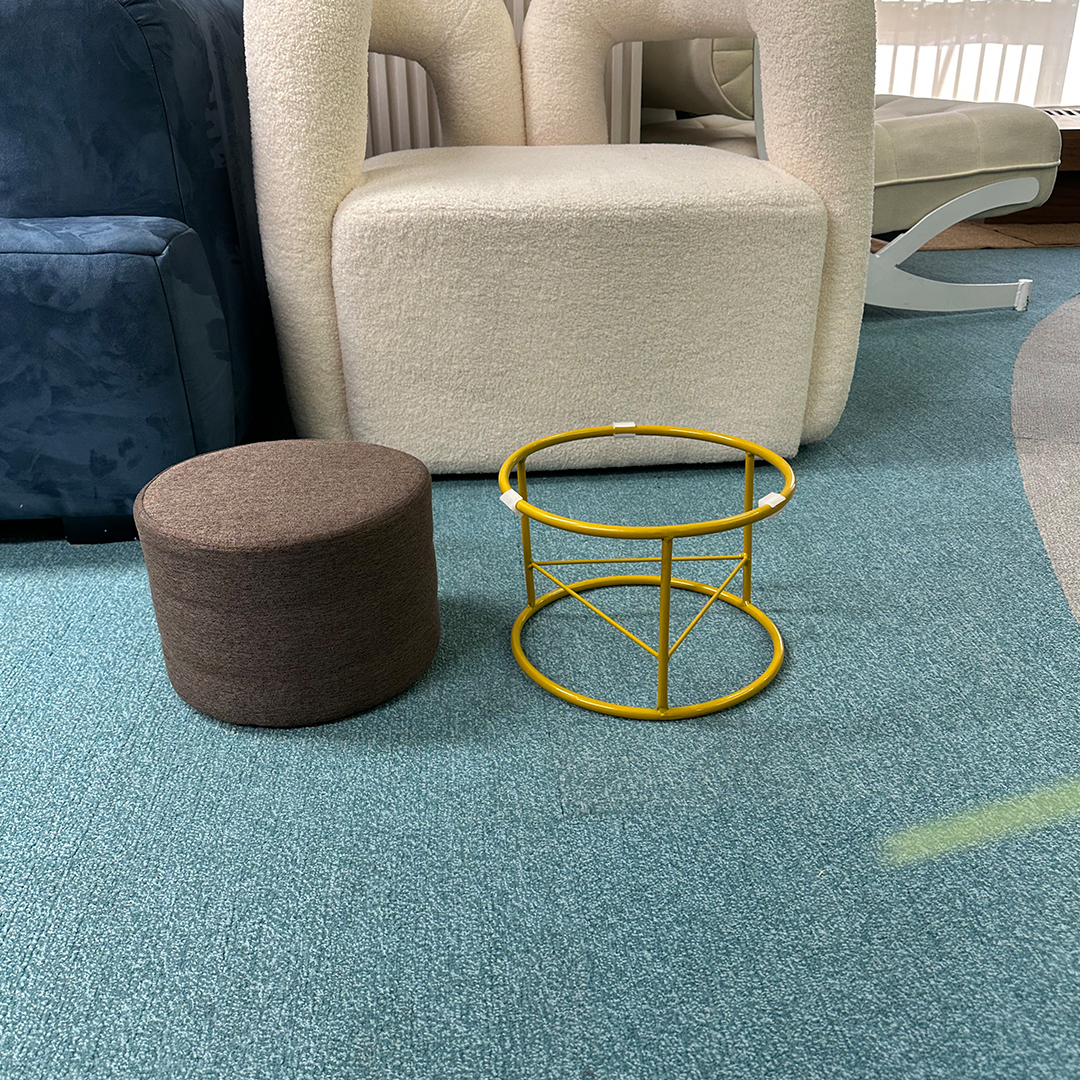 بوف بتصميم دائري و قاعدة معدنية ذهبية - 10