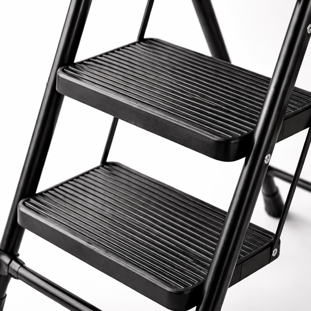 5-Step Metal Ladder with Safety Handle product thumbnail 8