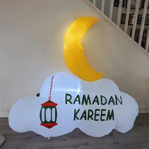 مُجسم الهلال مع غيمة