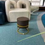 بوف بتصميم دائري و قاعدة معدنية ذهبية - 5