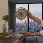 ساعة ديكورية بتصميم تروس و بندول ذهبي فاخر - 7