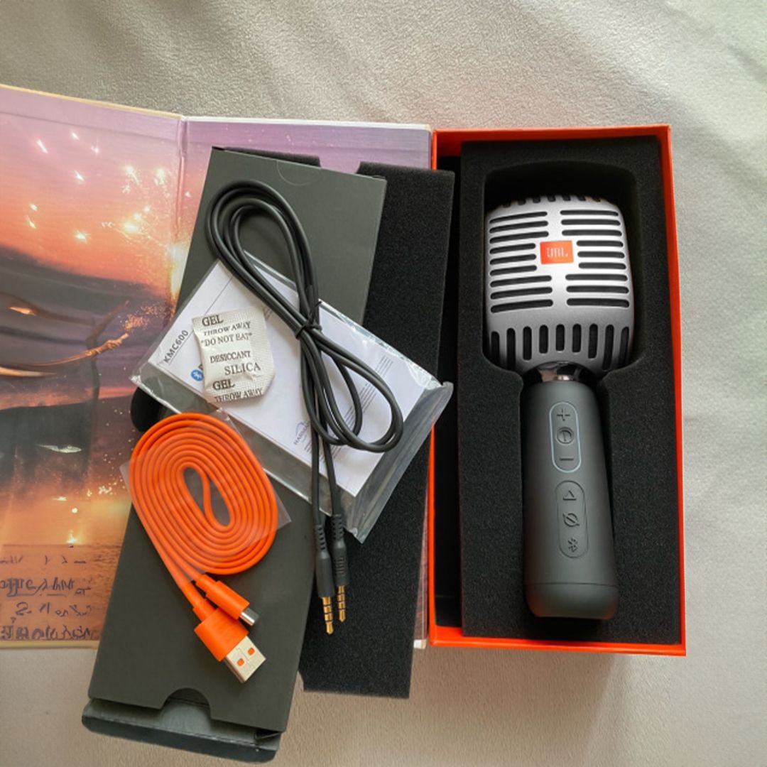 ميكروفون لاسلكي من ماركة JBL - 10