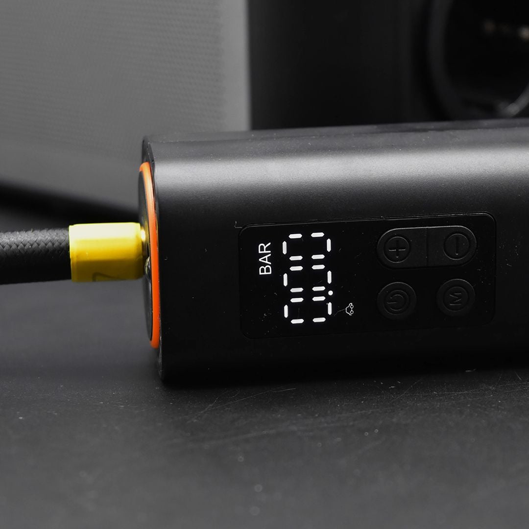 Digital Tire Inflator Pump product thumbnail 4