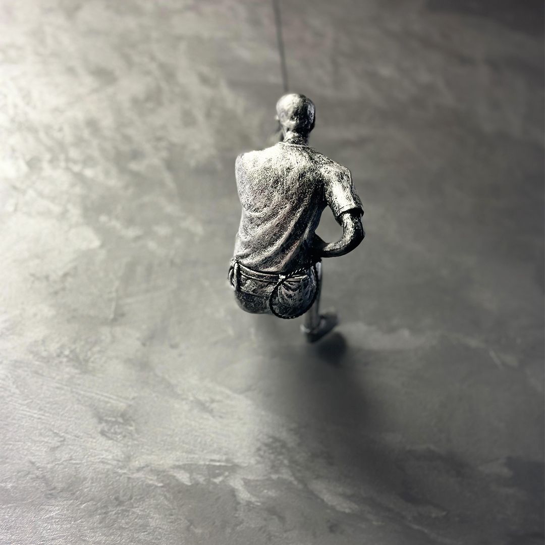 Wall Climbing Statues product thumbnail 6