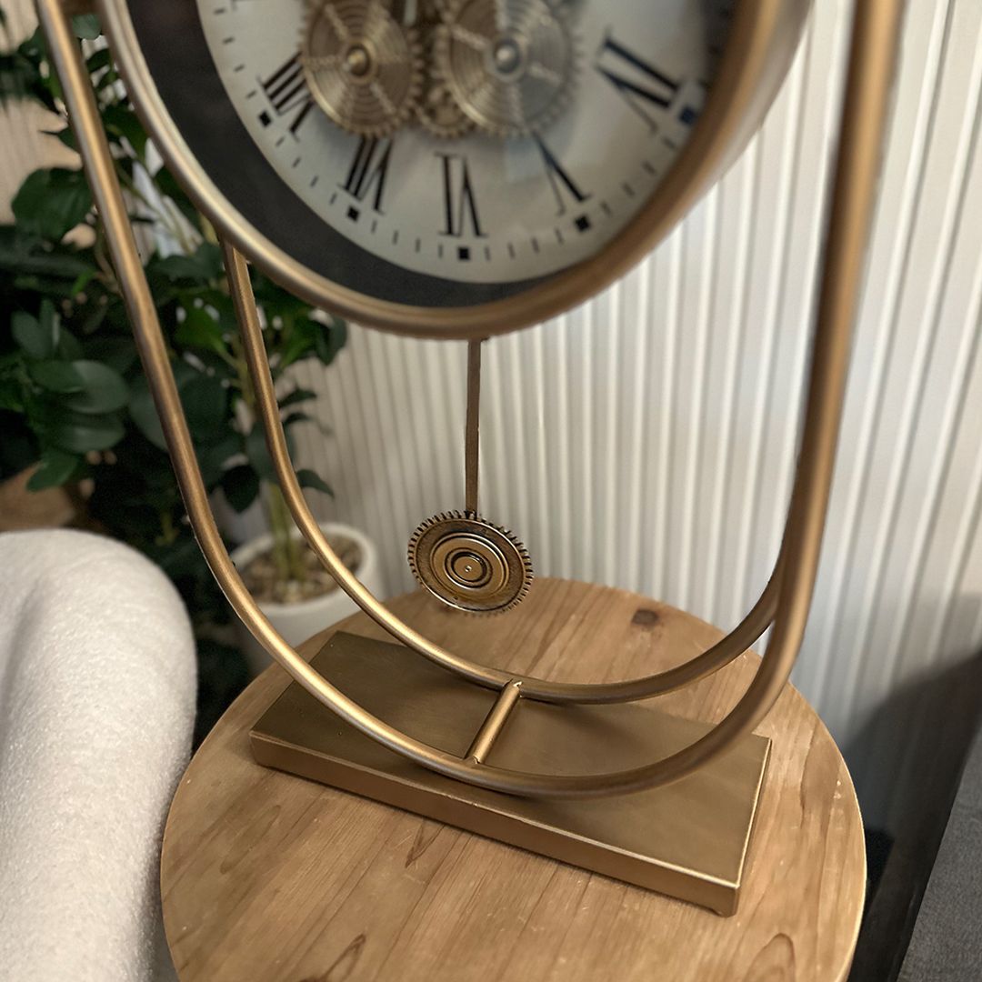 ساعة ديكورية بتصميم تروس و بندول ذهبي فاخر - 6