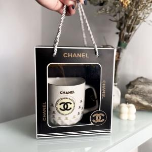كوب بتصميم CHANEL - 5