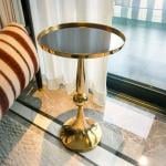 طاولة جانبية ذهبية أنيقة - 4