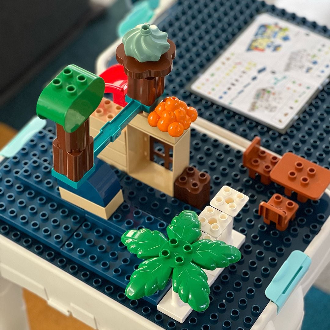 LEGO Table and Chair 131 PCs product thumbnail 2