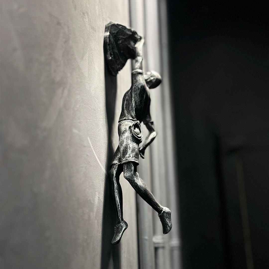 Wall Climbing Statues product thumbnail 13