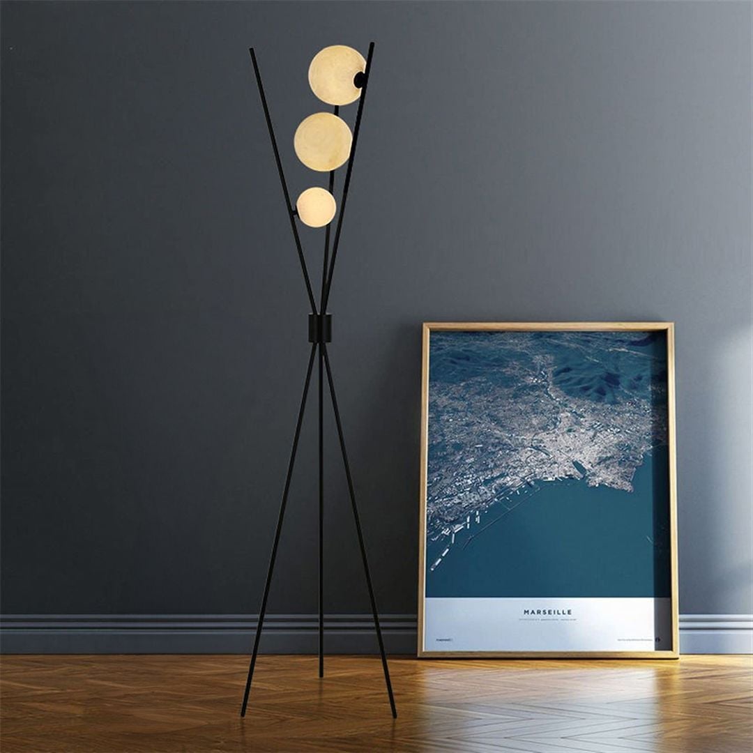 3D Design Tripod Lamp product thumbnail 3