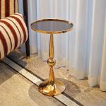 طاولة جانبية ذهبية أنيقة