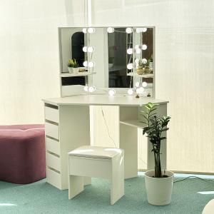 تسريحة بمرآة ثلاثية و خمس أدراج