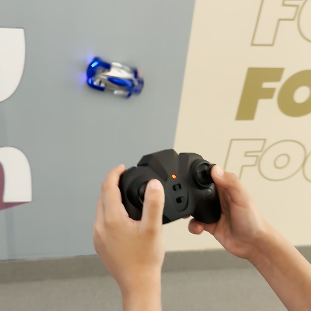 Climbing Car with Remote Control product thumbnail 17