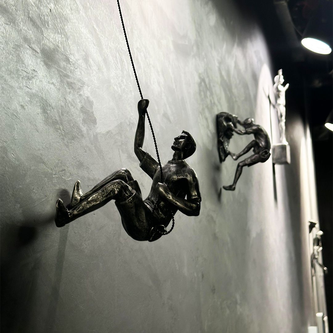 Wall Climbing Statues product thumbnail 20