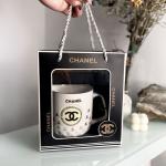 كوب بتصميم CHANEL