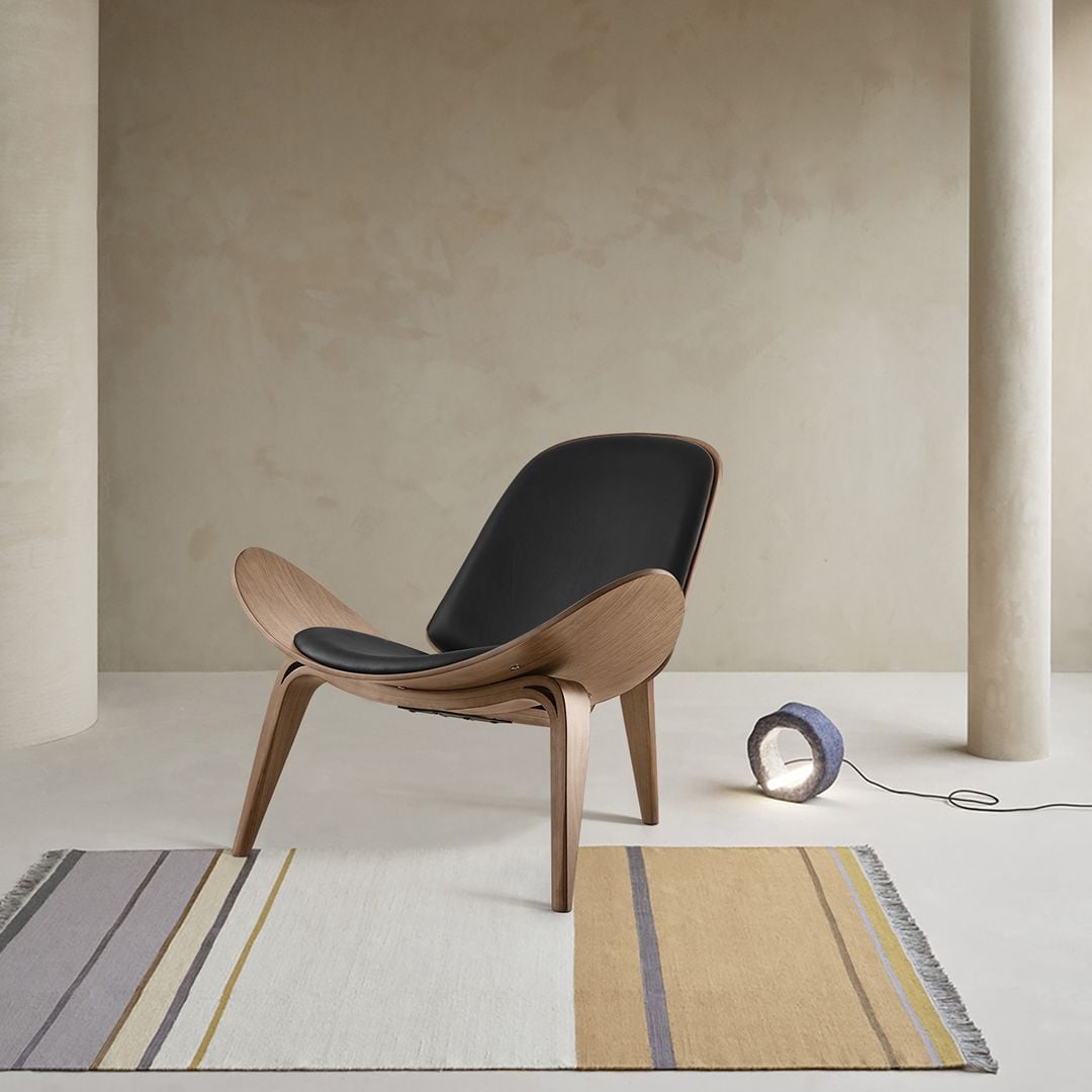 Three legged Scandinavian Design Chair product thumbnail 5