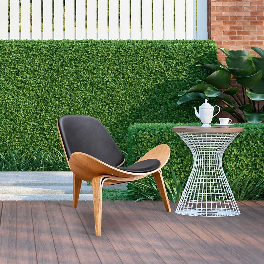 Three legged Scandinavian Design Chair product thumbnail 4