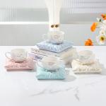 فنجان مع صحن بتصميم وسادة