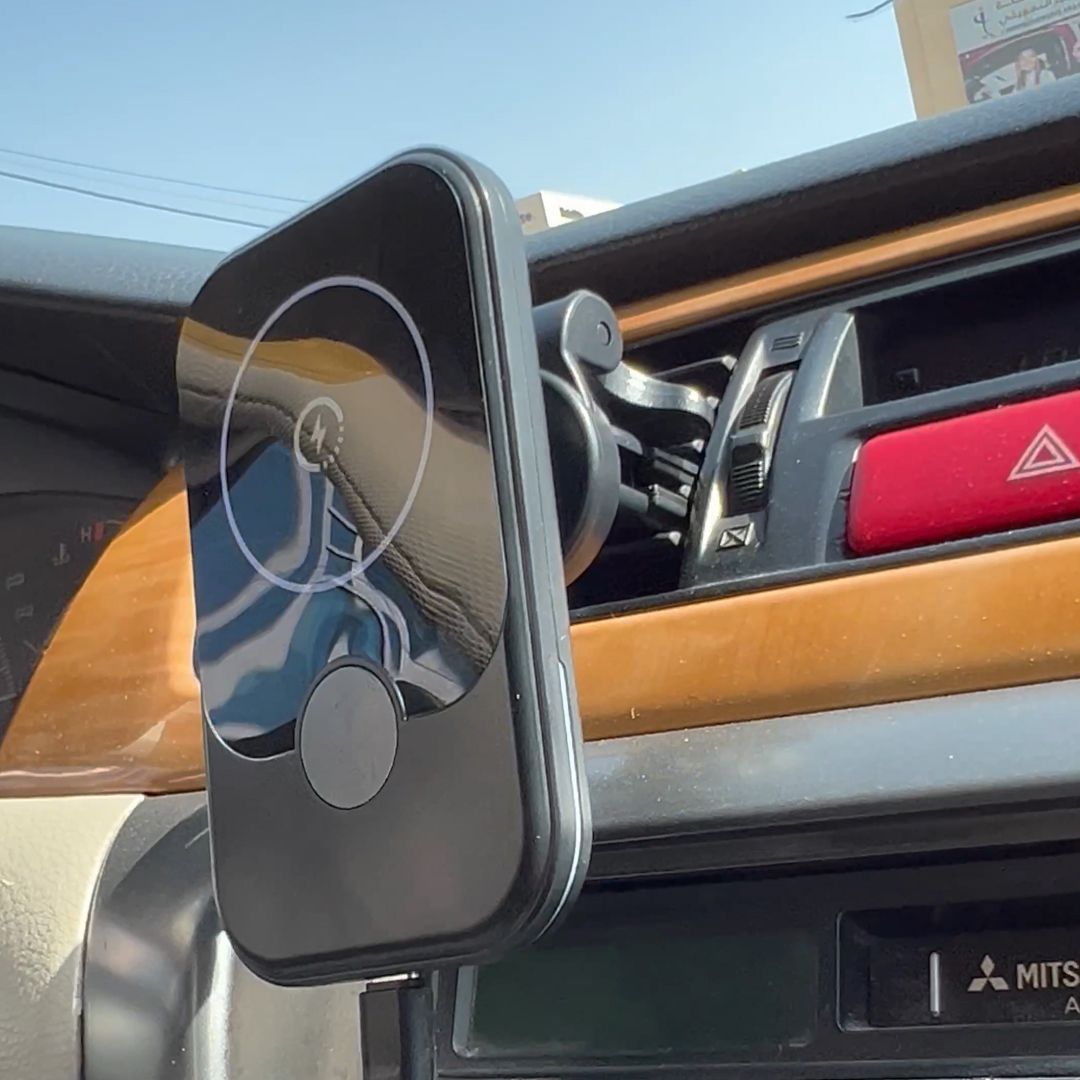 Wireless Magnetic Car Charger product thumbnail 4