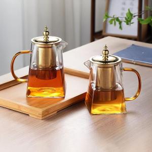 طقم إبريق الشاي الزجاجي بلمسة ذهبية