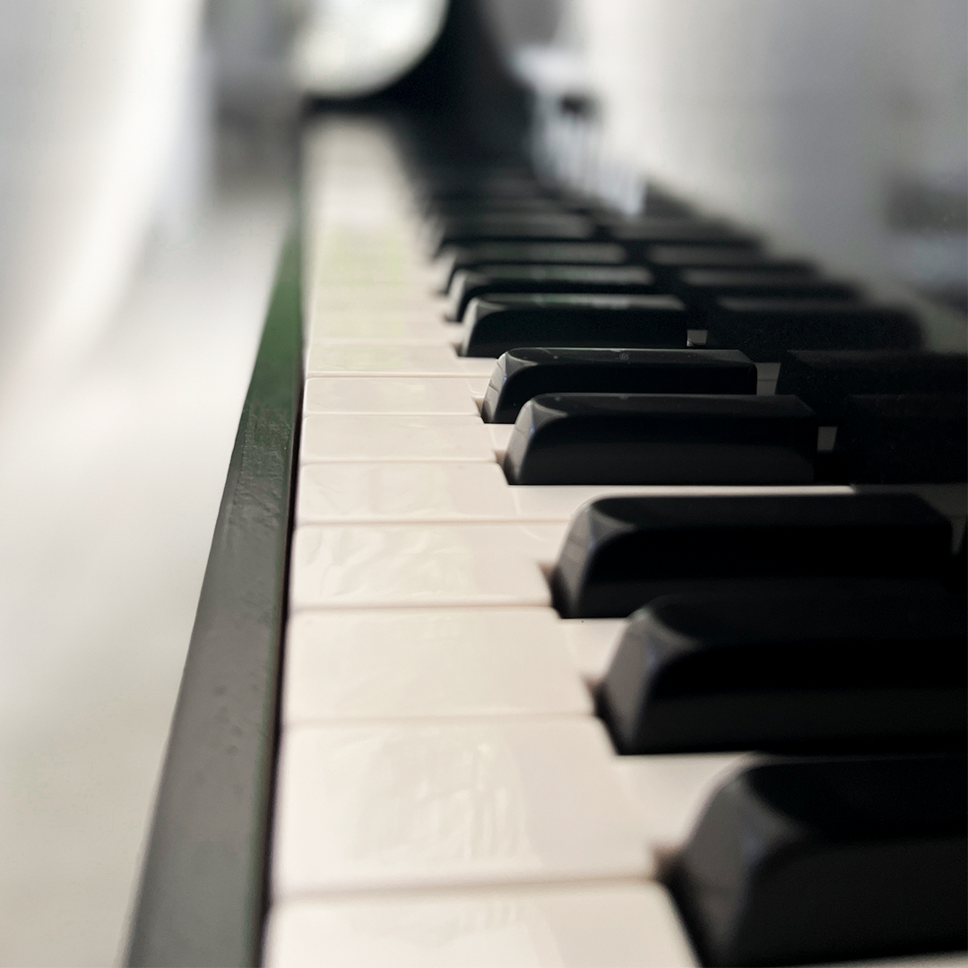 Wooden Piano with 49 Keys product thumbnail 9