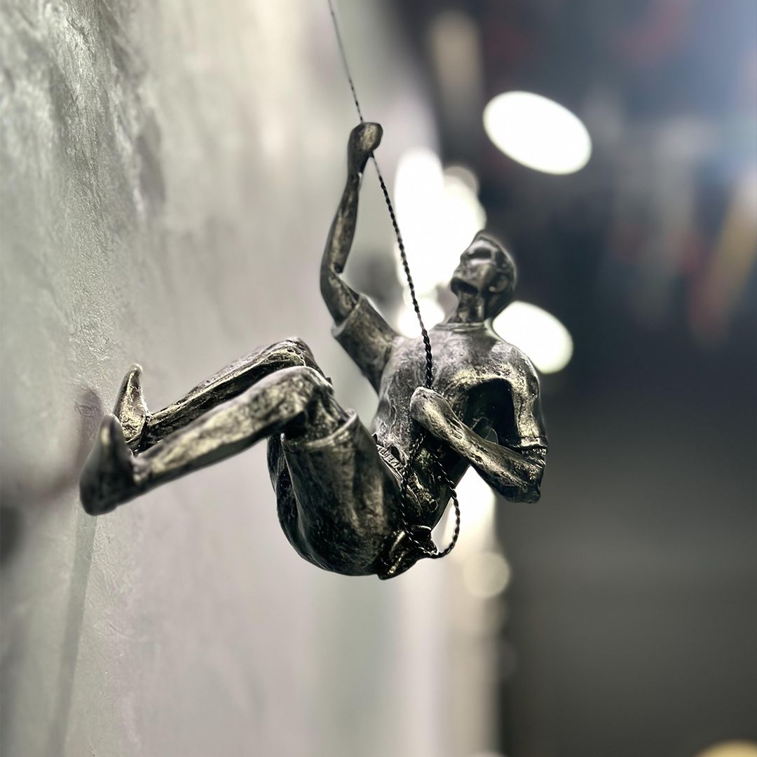 Wall Climbing Statues product thumbnail 3