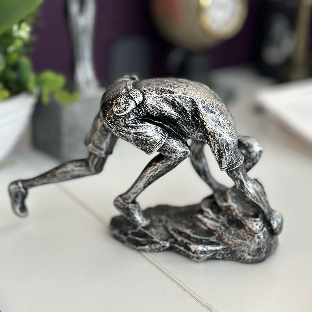 Wall Climbing Statues product thumbnail 8