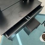 تسريحة بمرآة مُضيئة مع أرفف ودرجين - 7