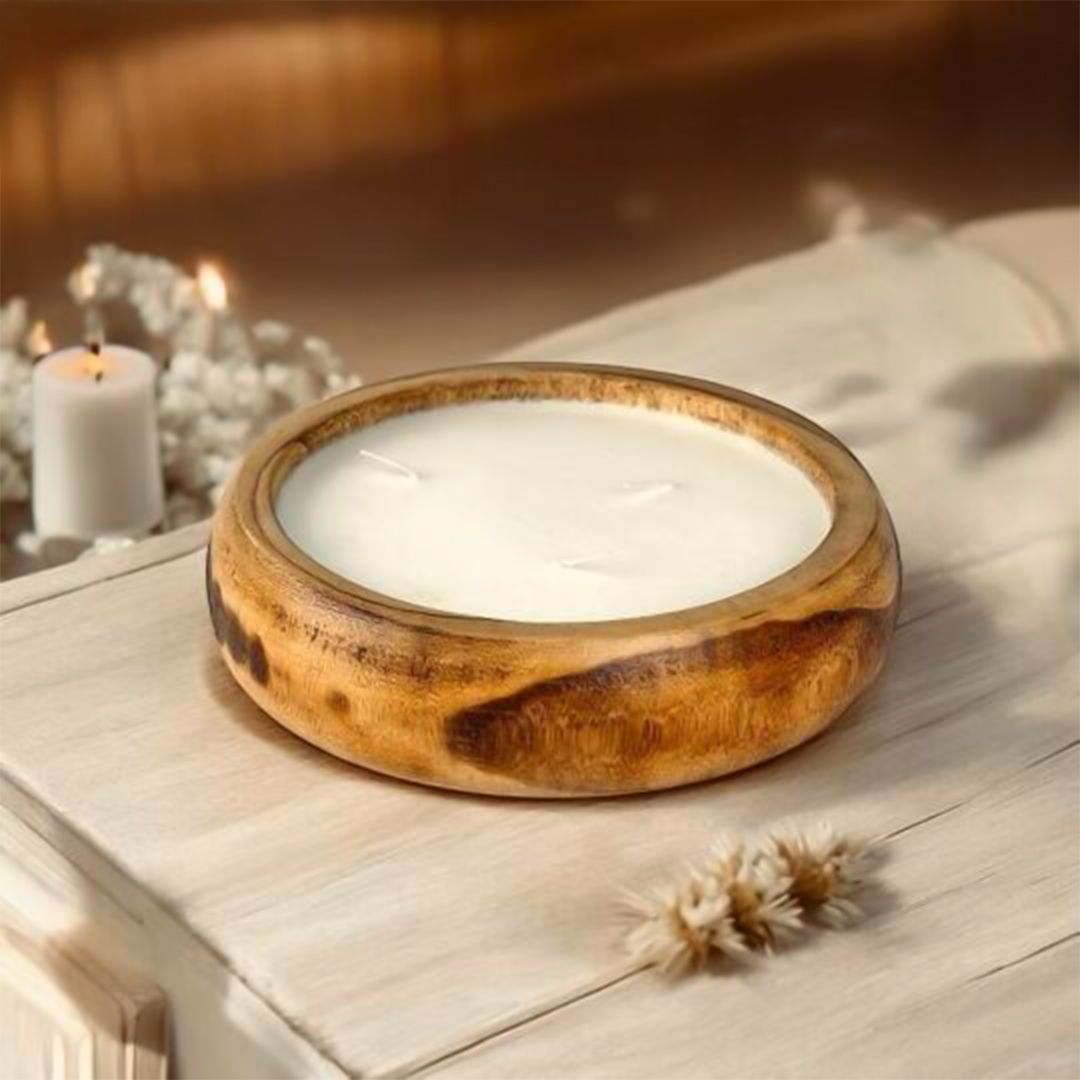 Round wooden base candle