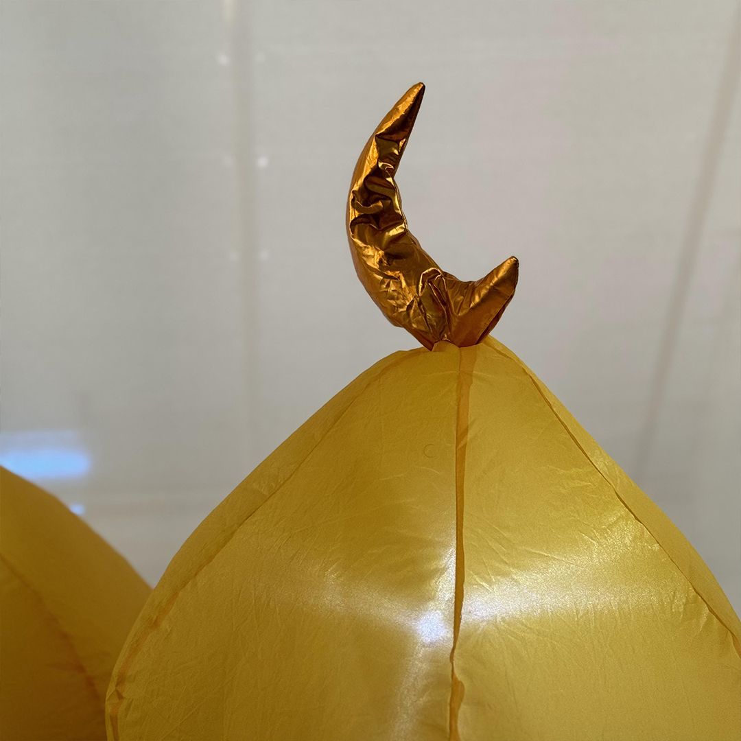 مسجد بثلاث مآذن ذهبية قابل للنفخ - 8