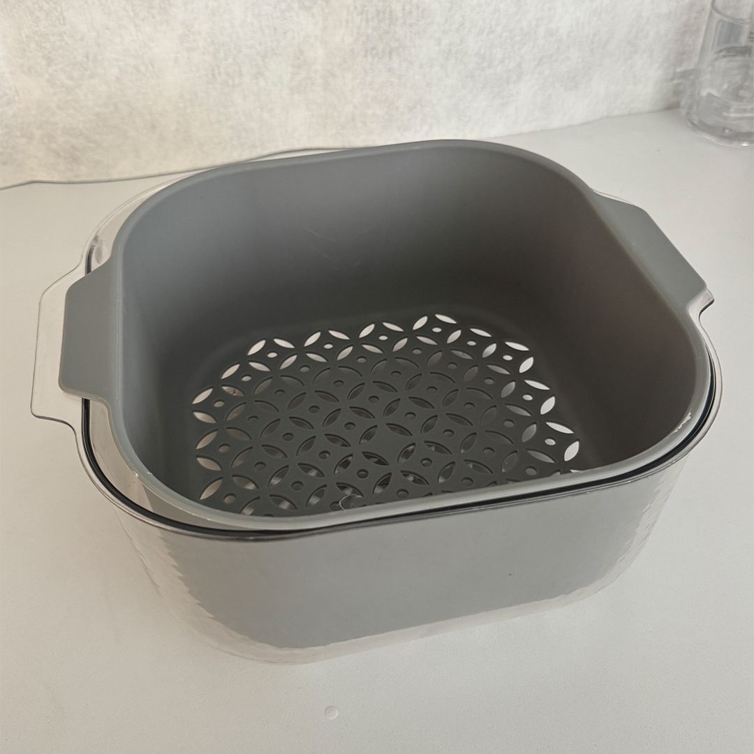 Acrylic basin with strainer product thumbnail 3