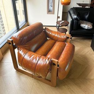 كرسي جلد مريح بإطار خشبي فاخر - 3