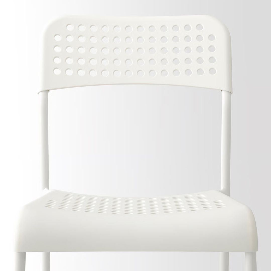 White lounge chair product thumbnail 4