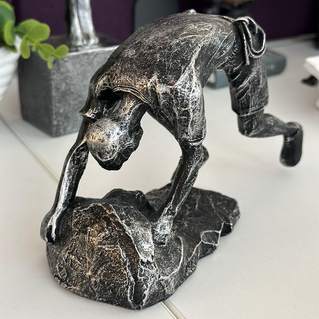 Wall Climbing Statues product thumbnail 12