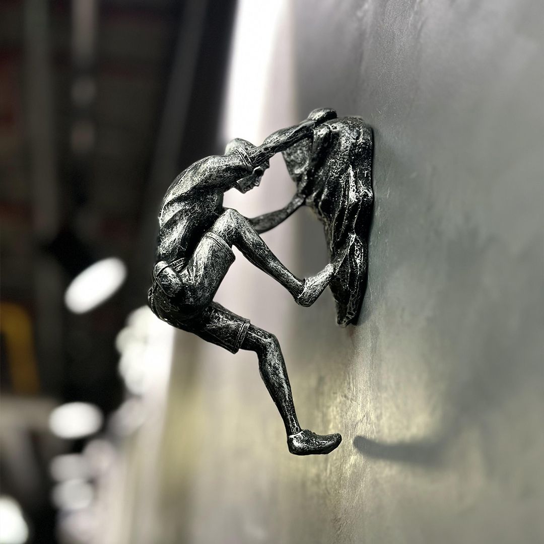 Wall Climbing Statues product thumbnail 9