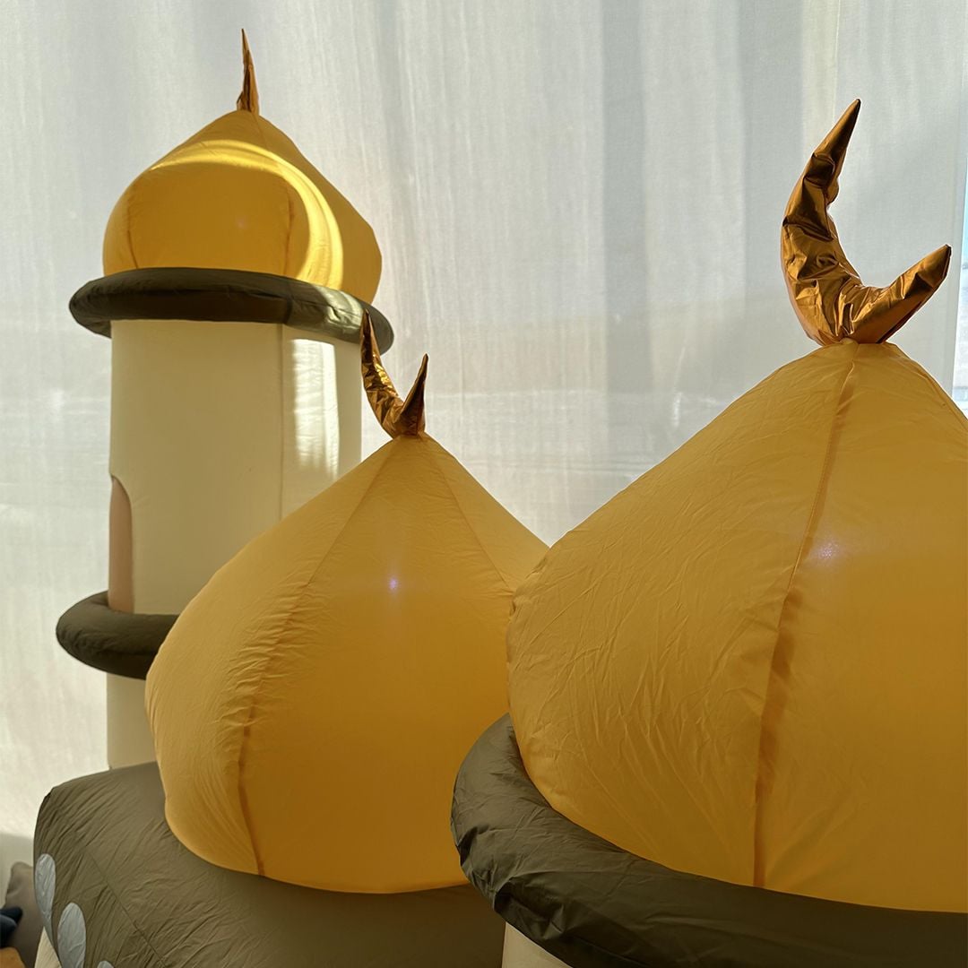 مسجد بثلاث مآذن ذهبية قابل للنفخ - 6