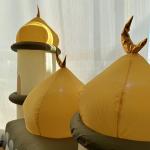 مسجد بثلاث مآذن ذهبية قابل للنفخ - 6