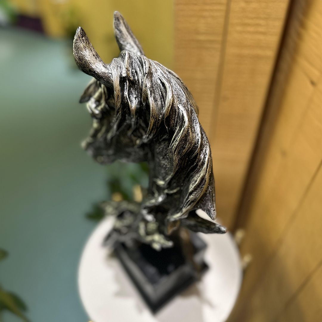 Carved horse head statue product thumbnail 9