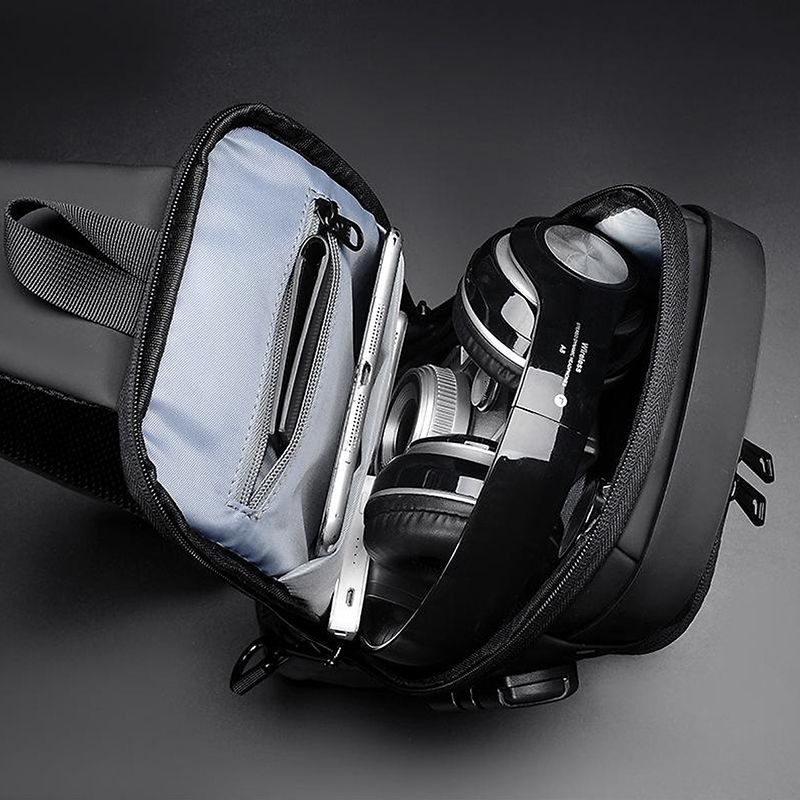 Shoulder Bag With USB Charging Port product thumbnail 6