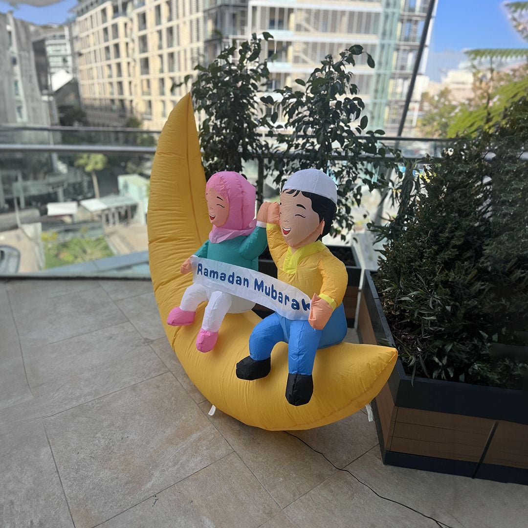 مُجسم الهلال المضيء القابل للنفخ - 1