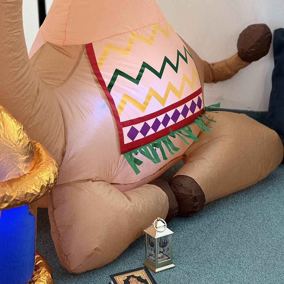 مُجسم الجمل القابل للنفخ - 5