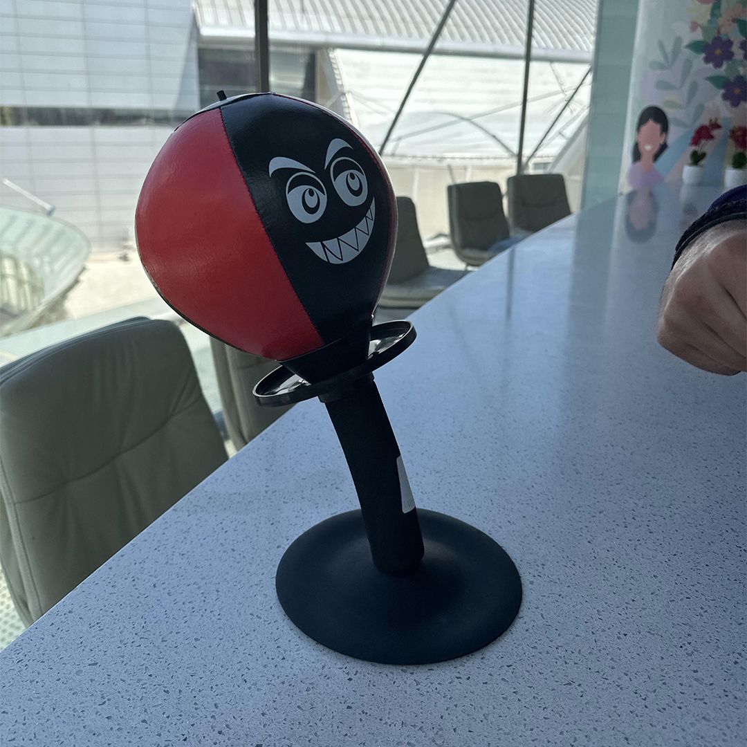 ستاند ملاكمة لسطح المكتب - 3