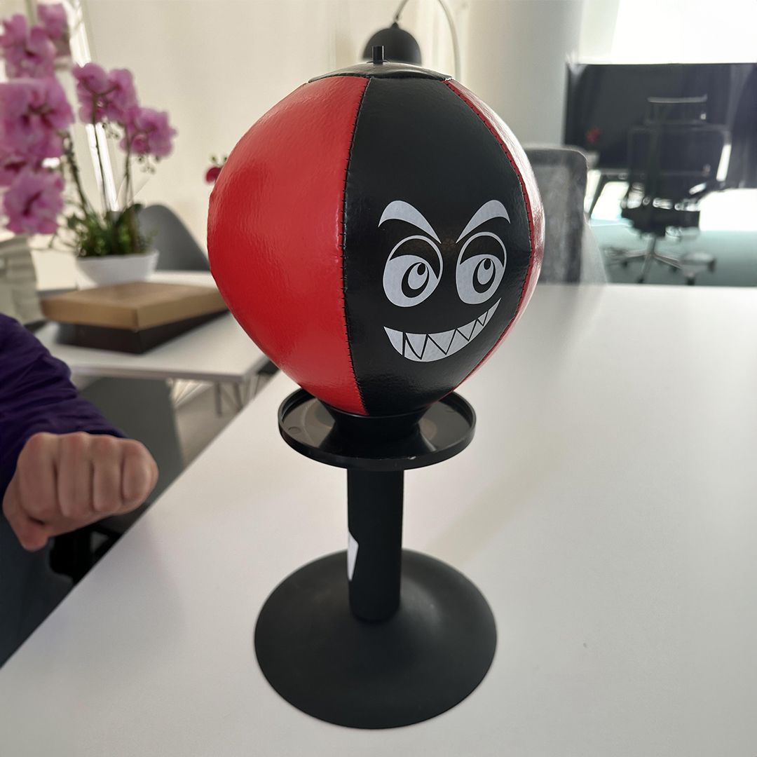 ستاند ملاكمة لسطح المكتب - 2