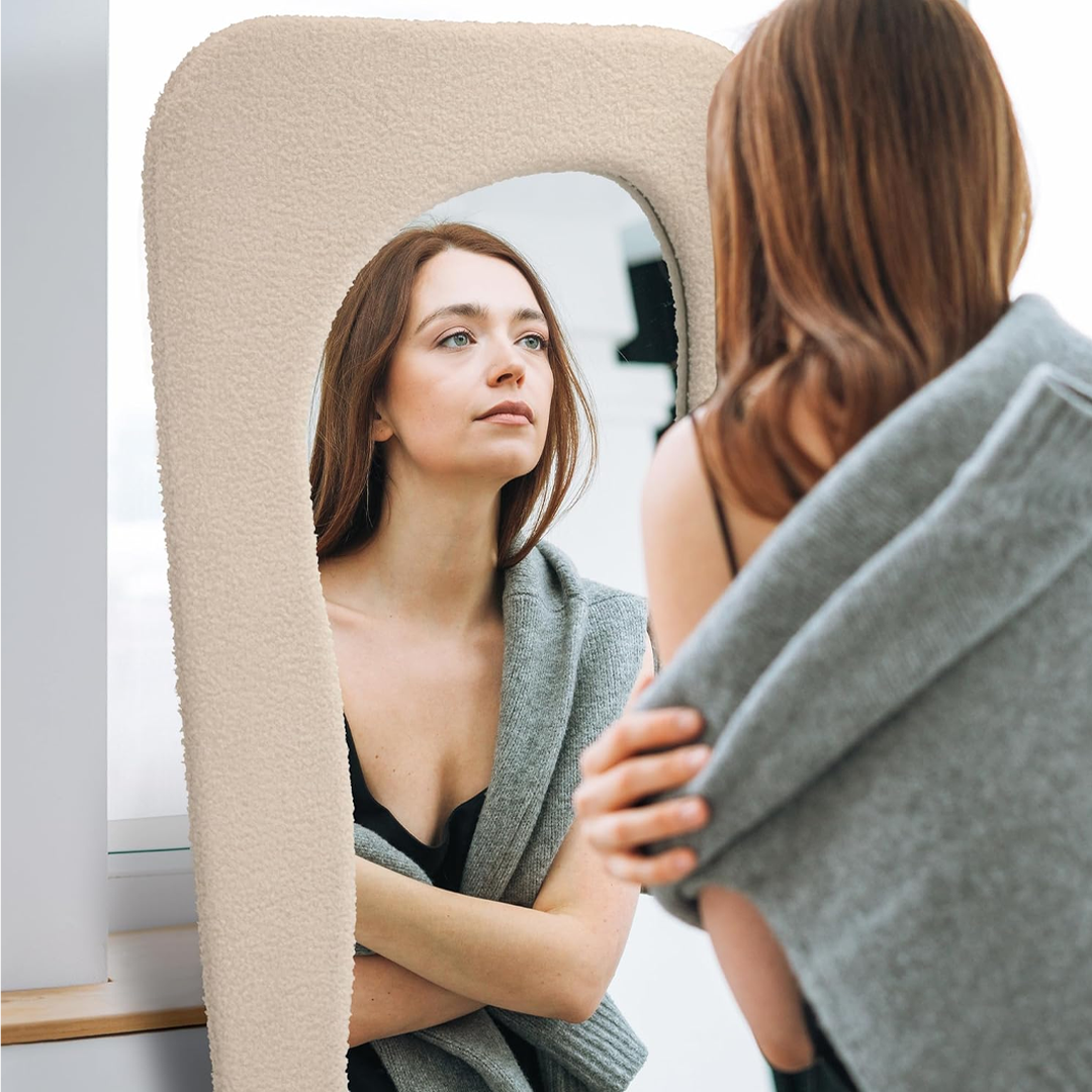 Mirror with a Wavy Teddy Fur Frame product thumbnail 4