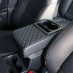 مسند مبطن فاخر للسيارة مع حامل أكواب - 12