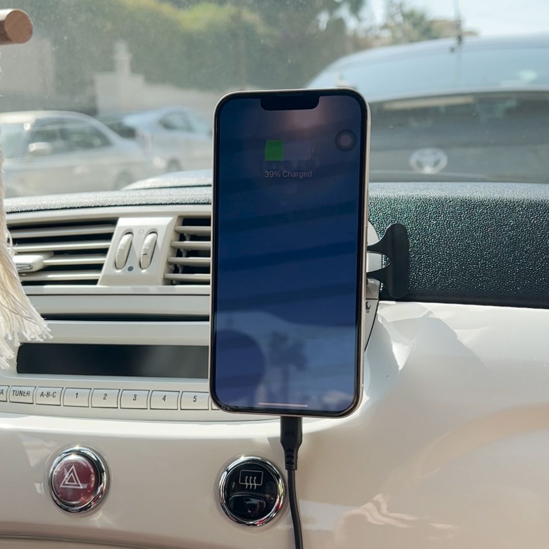 Wireless Magnetic Car Charger product thumbnail 2